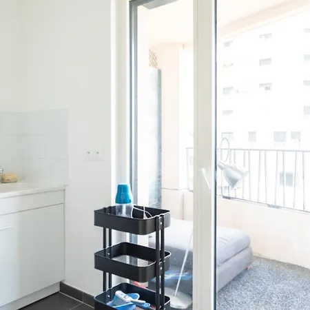 Bright Studio With Balcony In The Heart Of Paris