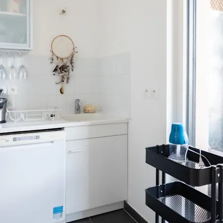 Bright Studio With Balcony In The Heart Of Paris *