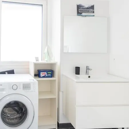 아파트 Bright Studio With Balcony In The Heart Of Paris 파리